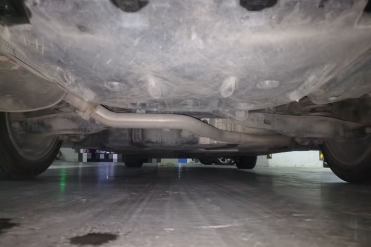 Used Toyota Avalon 2019 Dual-Engine 2.5L Luxury Edition China VI Standard Chassis Rear