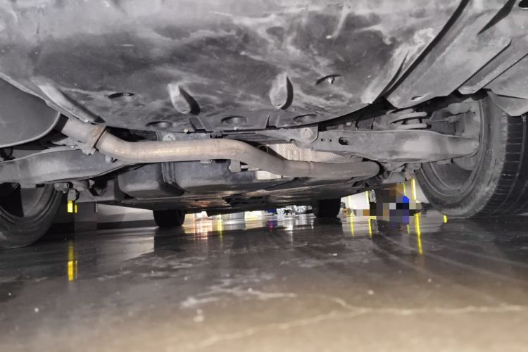 Used Toyota Avalon 2019 Dual-Engine 2.5L XLE Prestige Version China VI Standard Chassis Rear