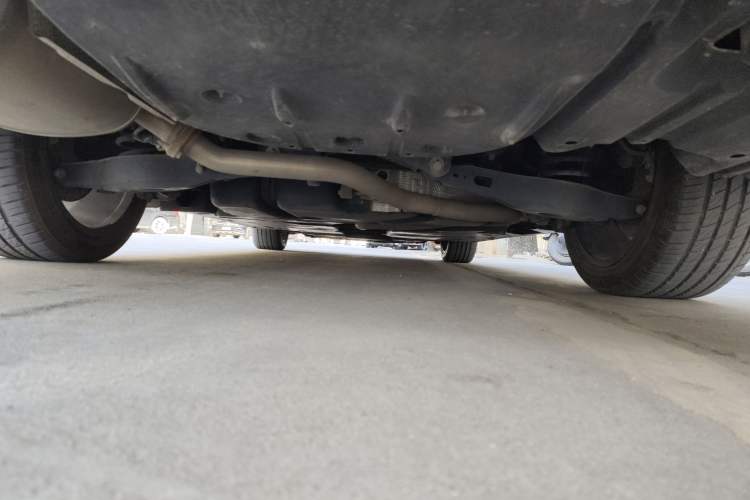 Used Toyota Avalon 2019 Dual-Engine 2.5L XLE Prestige Version China VI Standard Chassis Rear