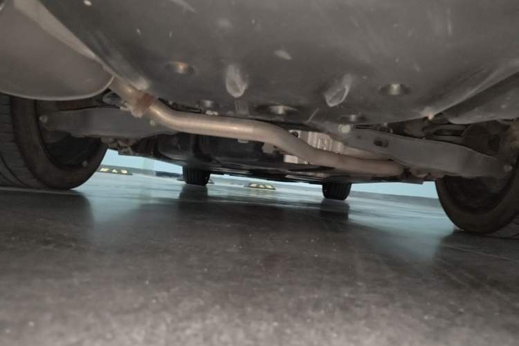 Used Toyota Avalon 2019 Dual-Engine 2.5L Limited Flagship Edition China VI Standard Chassis Rear