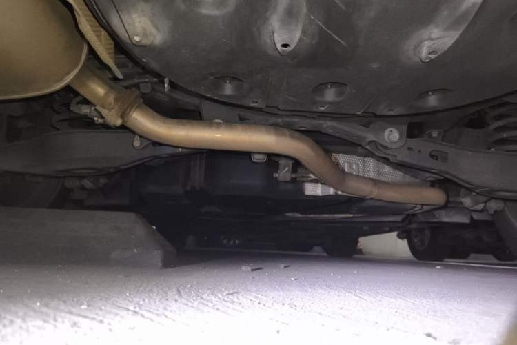 Used Toyota Avalon 2019 Dual-Engine 2.5L Luxury Edition China VI Standard Chassis Rear