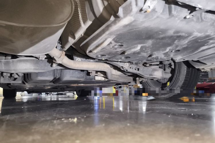 Used Toyota Avalon 2019 Dual-Engine 2.5L XLE Prestige Version China VI Standard Chassis Rear Left