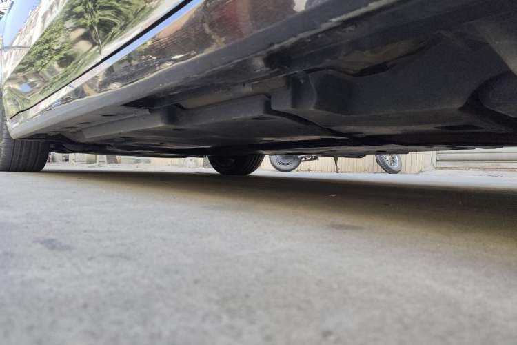 Used Toyota Avalon 2019 Dual-Engine 2.5L XLE Prestige Version China VI Standard Chassis Rear Left