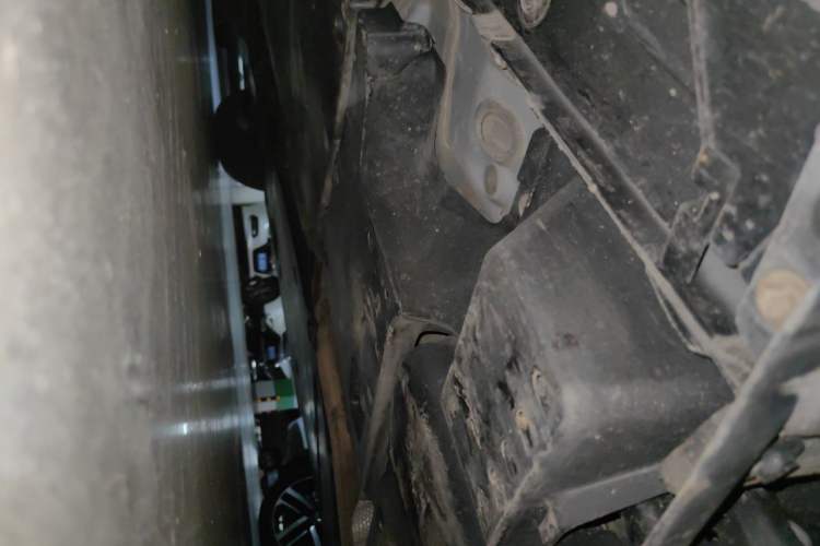 Used Toyota Avalon 2019 Dual-Engine 2.5L XLE Prestige Version China VI Standard Chassis Rear Left