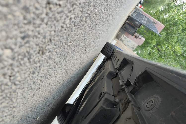 Used Toyota Avalon 2019 Dual-Engine 2.5L XLE Prestige Version China VI Standard Chassis Rear Left