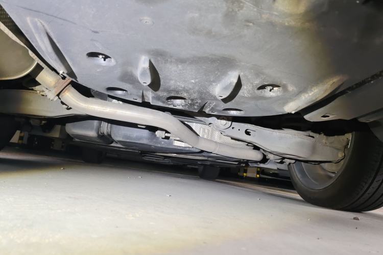 Used Toyota Avalon 2019 Dual-Engine 2.5L XLE Prestige Version China VI Standard Chassis Rear