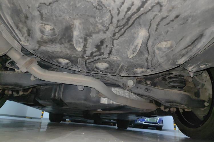 Used Toyota Avalon 2019 Dual-Engine 2.5L XLE Prestige Version China VI Standard Chassis Rear