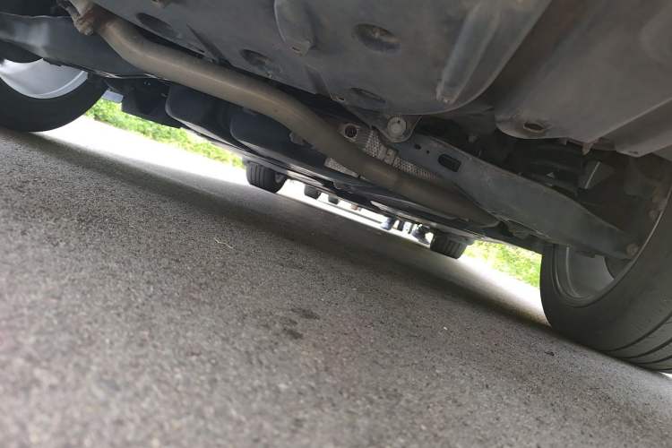 Used Toyota Avalon 2019 Dual-Engine 2.5L XLE Prestige Version China VI Standard Chassis Rear
