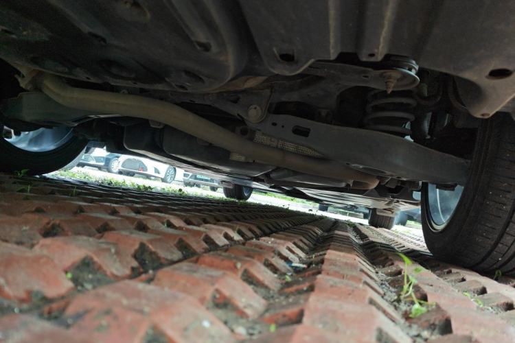 Used Toyota Avalon 2019 Dual-Engine 2.5L XLE Prestige Version China VI Standard Chassis Rear Right