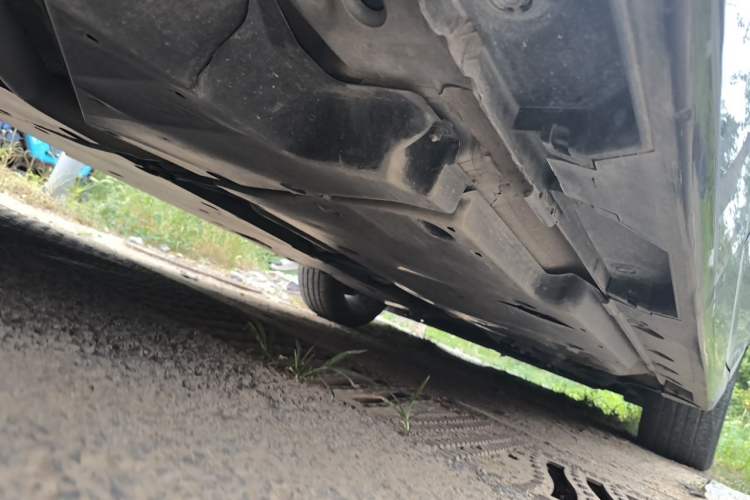 Used Toyota Avalon 2019 Dual-Engine 2.5L XLE Prestige Version China VI Standard Chassis Rear Right