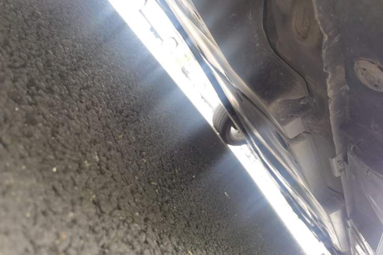 Used Toyota Avalon 2019 Dual-Engine 2.5L XLE Prestige Version China VI Standard Chassis Rear Right
