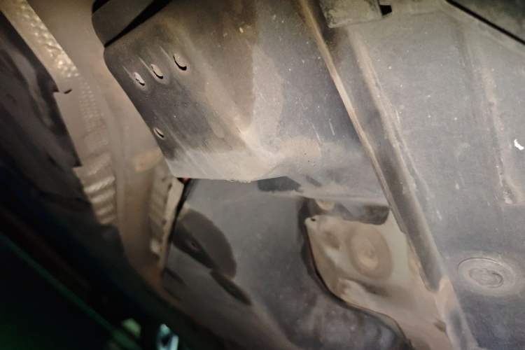 Used Toyota Avalon 2019 Dual-Engine 2.5L XLE Prestige Version China VI Standard Chassis Rear Right