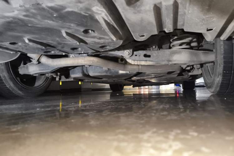 Used Toyota Avalon 2019 Dual-Engine 2.5L XLE Prestige Version China VI Standard Chassis Rear Right