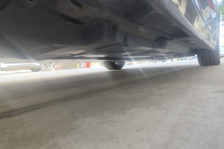 Used Toyota Avalon 2019 Dual-Engine 2.5L XLE Prestige Version China VI Standard Chassis Rear Right