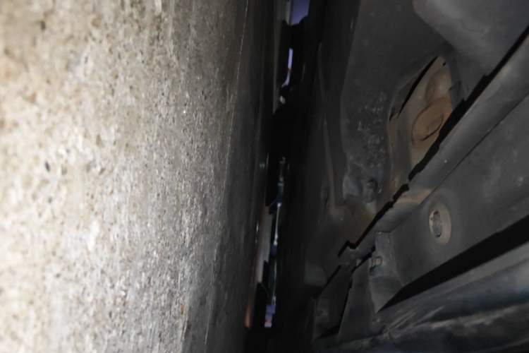 Used Toyota Avalon 2019 Dual-Engine 2.5L XLE Prestige Version China VI Standard Chassis Rear Right