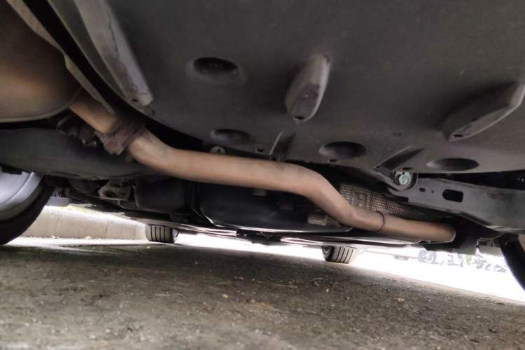 Used Toyota Avalon 2019 Dual-Engine 2.5L Luxury Edition China VI Standard Chassis Rear