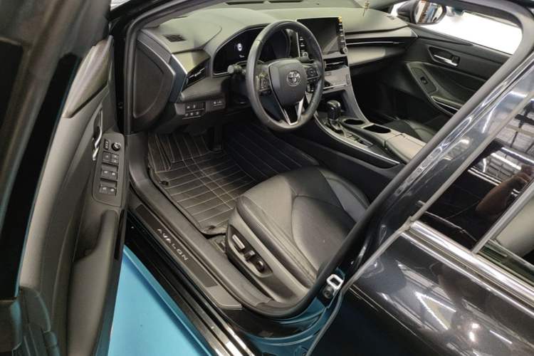 Used Toyota Avalon 2019 2.0L XLE Premium Edition China VI Driver Seat