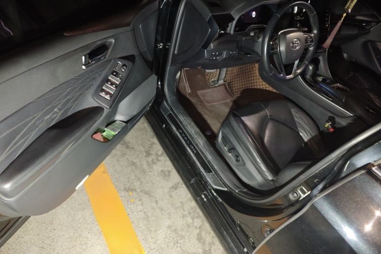 Used Toyota Avalon 2019 2.5L Touring Premium Version China VI Standard Driver Seat