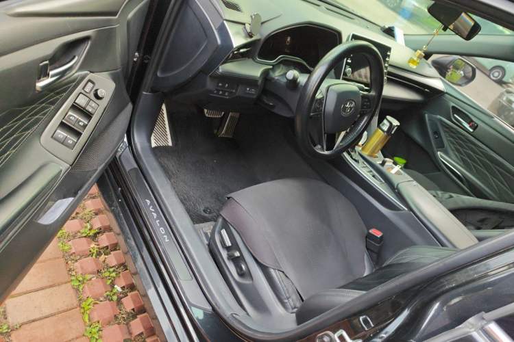 Used Toyota Avalon 2019 Dual-Engine 2.5L XLE Prestige Version China VI Standard Driver Seat