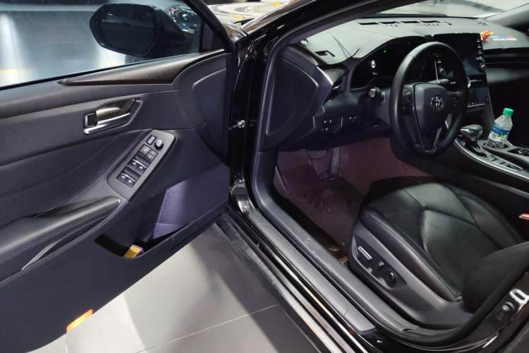 Used Toyota Avalon 2019 2.0L Luxury Edition China VI Standard Driver Seat