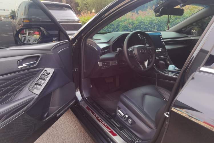 Used Toyota Avalon 2019 Dual-Engine 2.5L XLE Prestige Version China VI Standard Driver Seat
