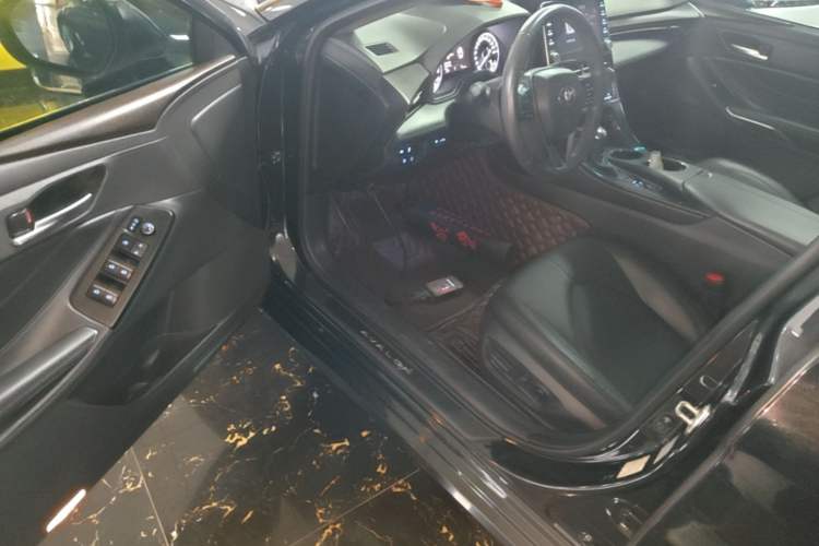 Used Toyota Avalon 2019 2.0L XLE Premium Edition China VI Driver Seat