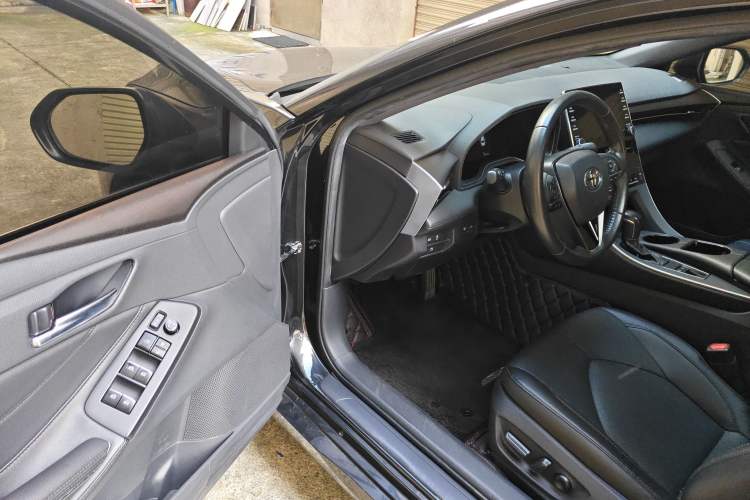 Used Toyota Avalon 2019 2.0L Luxury Edition China VI Standard Driver Seat