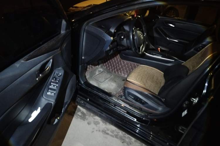 Used Toyota Avalon 2019 2.0L XLE Premium Edition China VI Driver Seat