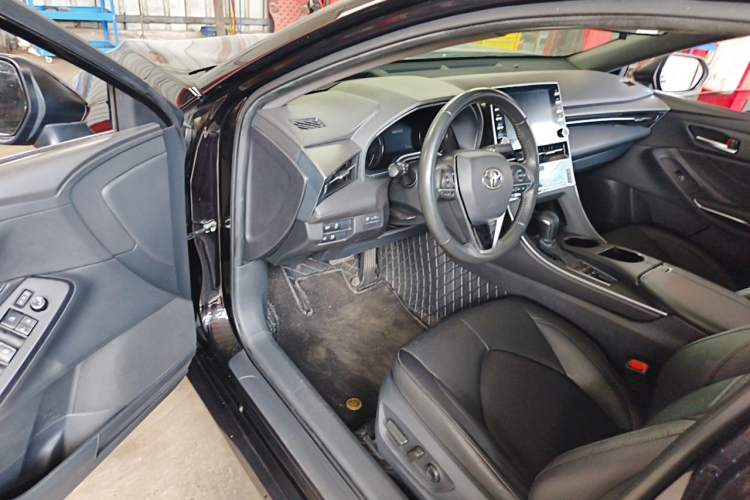 Used Toyota Avalon 2019 Dual-Engine 2.5L Luxury Edition China VI Standard Driver Seat