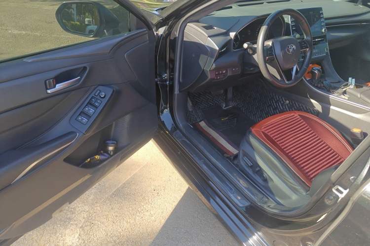 Used Toyota Avalon 2019 Dual-Engine 2.5L Luxury Edition China VI Standard Driver Seat