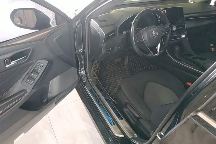 Used Toyota Avalon 2019 2.5L Ambition Version China VI Standard Driver Seat