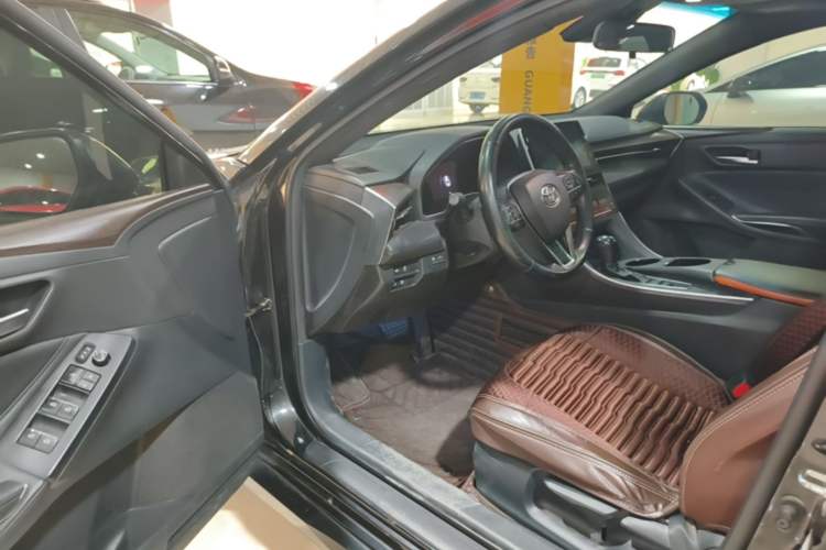 Used Toyota Avalon 2019 2.5L Ambition Version China VI Standard Driver Seat