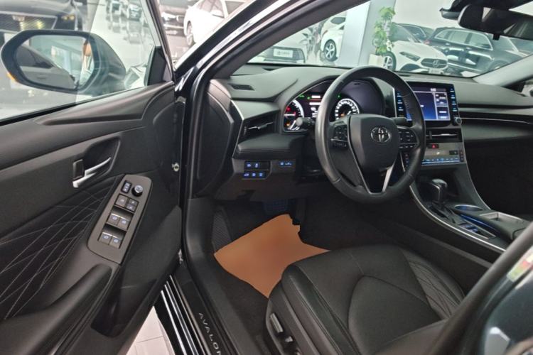 Used Toyota Avalon 2019 Dual-Engine 2.5L XLE Prestige Version China VI Standard Driver Seat