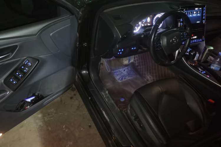Used Toyota Avalon 2019 Dual-Engine 2.5L Luxury Edition China VI Standard Driver Seat