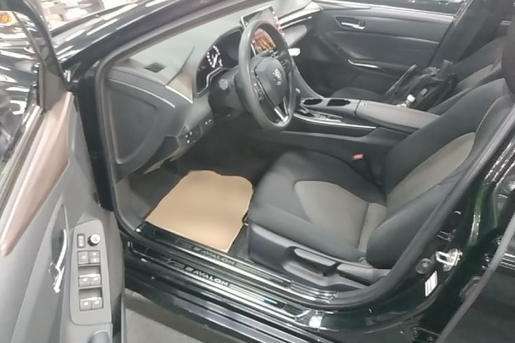 Used Toyota Avalon 2019 2.0L Ambition Edition China VI Driver Seat