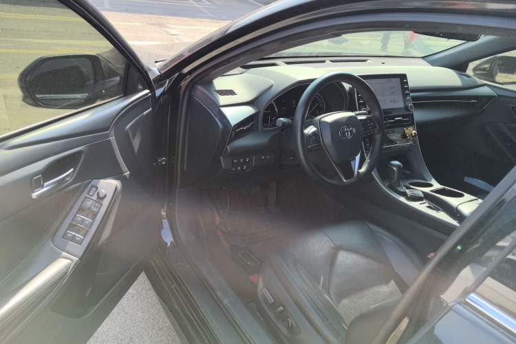Used Toyota Avalon 2019 Dual-Engine 2.5L Luxury Edition China VI Standard Driver Seat