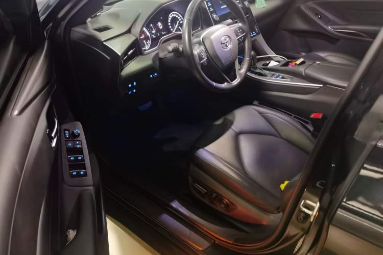 Used Toyota Avalon 2019 Dual-Engine 2.5L Luxury Edition China VI Standard Driver Seat