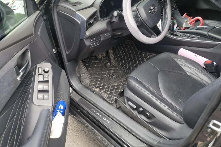 Used Toyota Avalon 2019 Dual-Engine 2.5L XLE Prestige Version China VI Standard Driver Seat