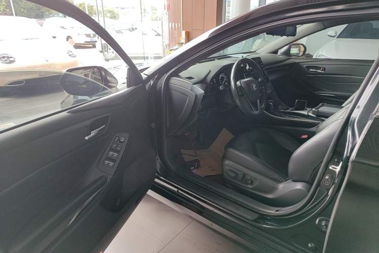 Used Toyota Avalon 2019 Dual-Engine 2.5L Luxury Edition China VI Standard Driver Seat