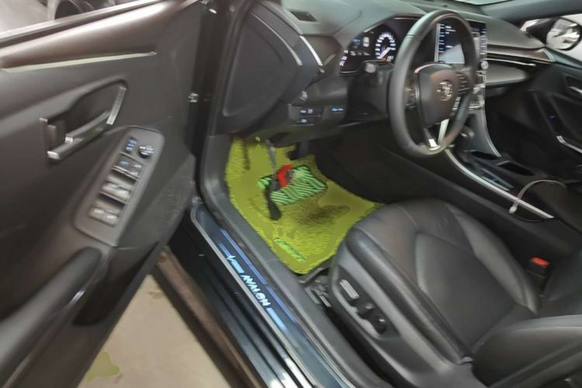 Used Toyota Avalon 2019 2.0L Luxury Edition China VI Standard Driver Seat