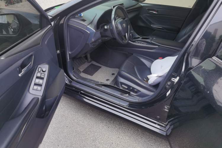 Used Toyota Avalon 2019 Dual-Engine 2.5L Luxury Edition China VI Standard Driver Seat