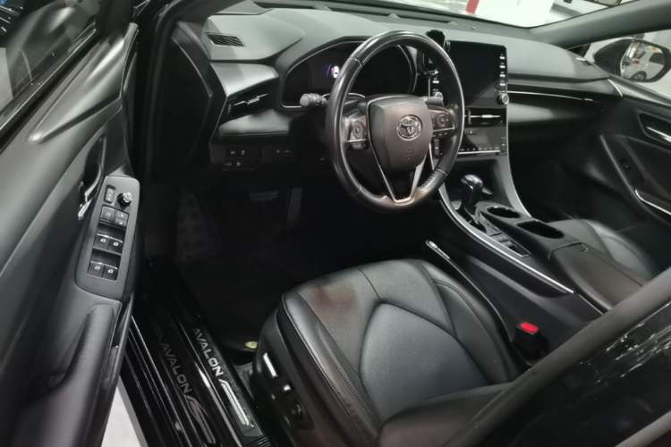 Used Toyota Avalon 2019 Dual-Engine 2.5L Luxury Edition China VI Standard Driver Seat