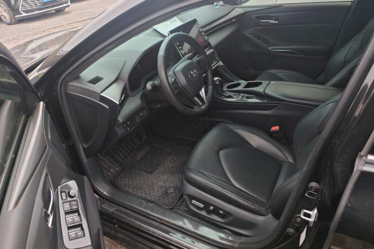 Used Toyota Avalon 2019 Dual-Engine 2.5L Luxury Edition China VI Standard Driver Seat