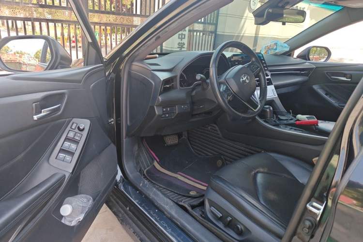 Used Toyota Avalon 2019 Dual-Engine 2.5L Luxury Edition China VI Standard Driver Seat