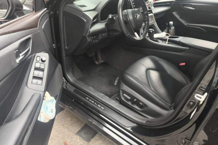 Used Toyota Avalon 2019 2.0L XLE Premium Edition China VI Driver Seat