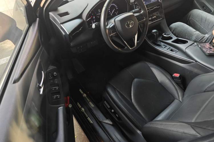 Used Toyota Avalon 2019 2.0L Luxury Edition China VI Standard Driver Seat