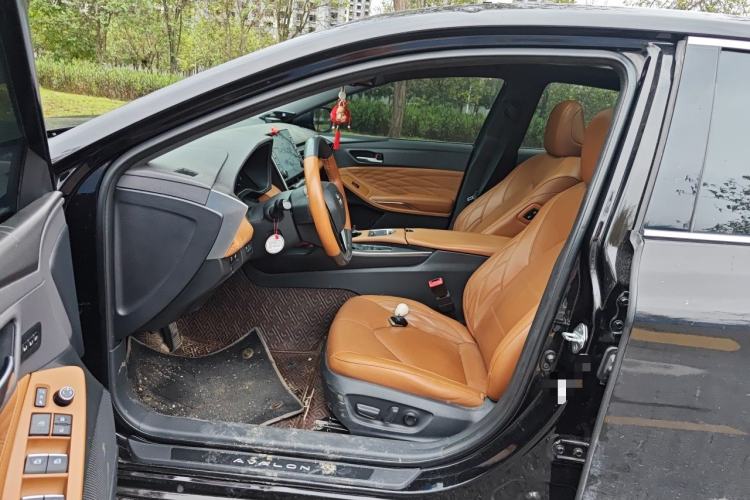 Used Toyota Avalon 2019 Dual-Engine 2.5L Limited Flagship Edition China V Standard Driver Seat