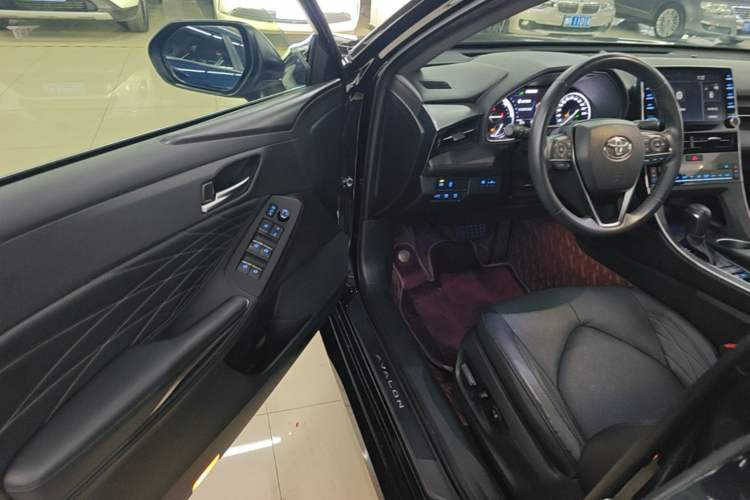Used Toyota Avalon 2019 Dual-Engine 2.5L XLE Prestige Version China VI Standard Driver Seat