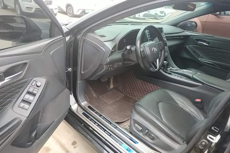 Used Toyota Avalon 2019 Dual-Engine 2.5L XLE Prestige Version China VI Standard Driver Seat