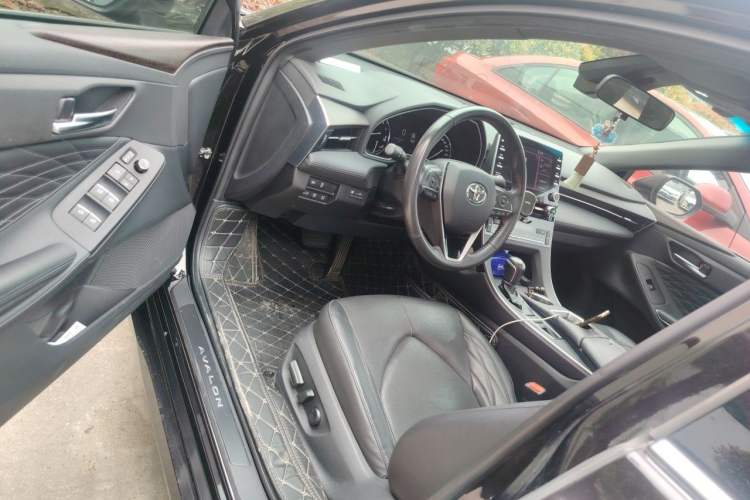 Used Toyota Avalon 2019 2.5L Touring Premium Version China VI Standard Driver Seat